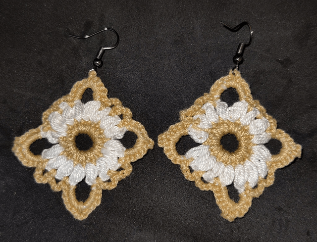 Boucles d'oreilles au crochet carrées 