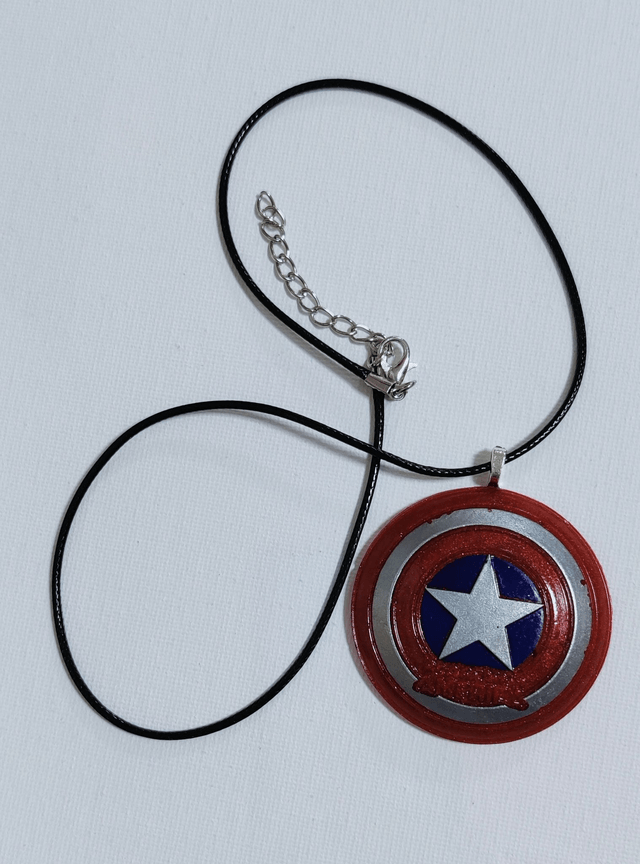 Collier bouclier Captain America