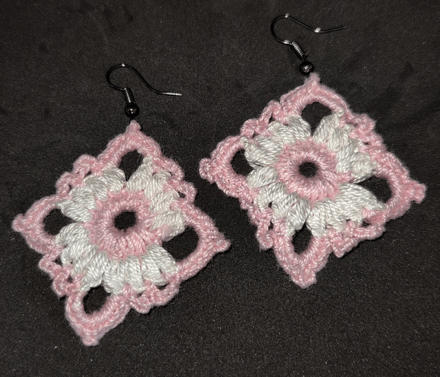 Boucles d'oreilles au crochet carrées 