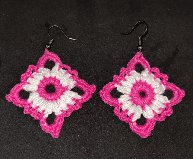 Boucles d'oreilles au crochet carrées 