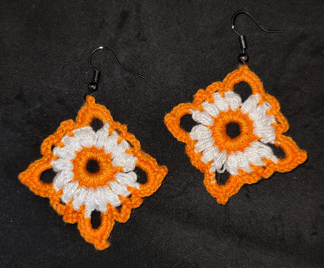 Boucles d'oreilles au crochet carrées 