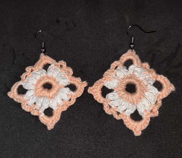 Boucles d'oreilles au crochet carrées 